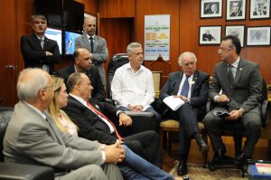 Governador trai trabalhadores e sanciona projeto de lei de autoria de Celina Leão, afastada da presidência da Câmara Legislativa por denúncias de corrupção. Foto: Pedro Ventura/Ag.Brasília